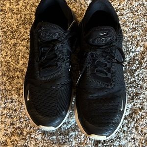 Nike size 7 Air Max 270